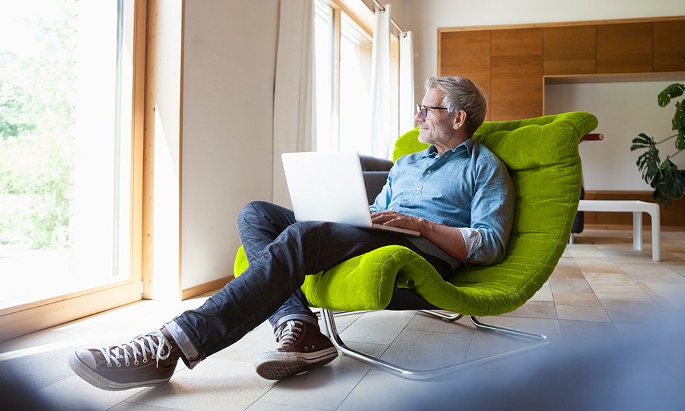 E-invoicing lets you relax when it comes to receiving invoices, thinks the man pictured in the armchair.